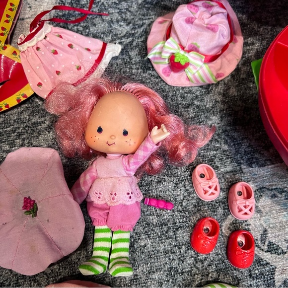 Strawberry shortcake vintage strawberry house figures and clothes set with figs - Picture 8 of 15